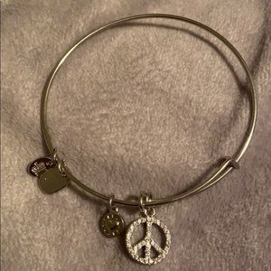 Adjustable peace sign bracelet